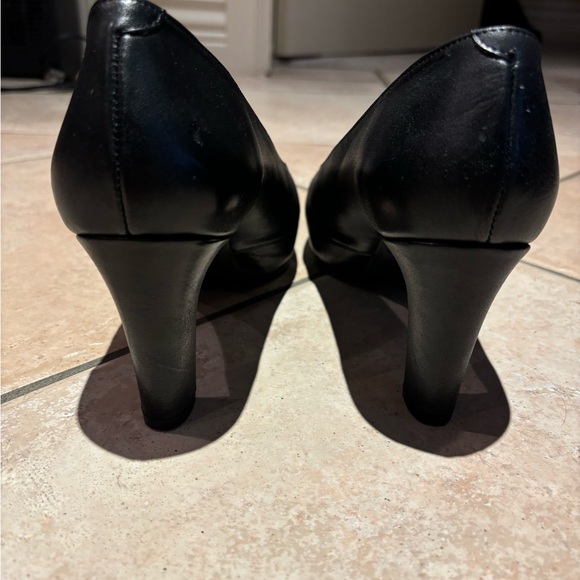 DorKing by Fluchos Black Pump Heels - Picture 4 of 4